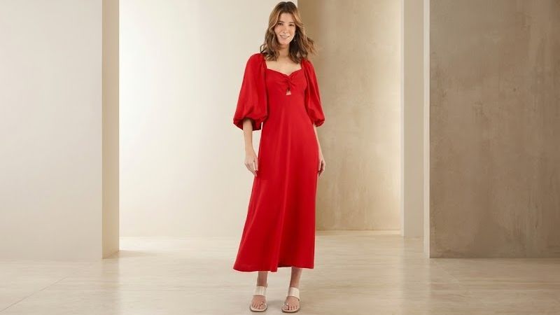 O "Vestido da Salvação": Por Que Esse Midi Vermelho da Riachuelo Vai Ser Sua Peça Favorita Quando Você "Não Tiver Nada Para Vestir"
